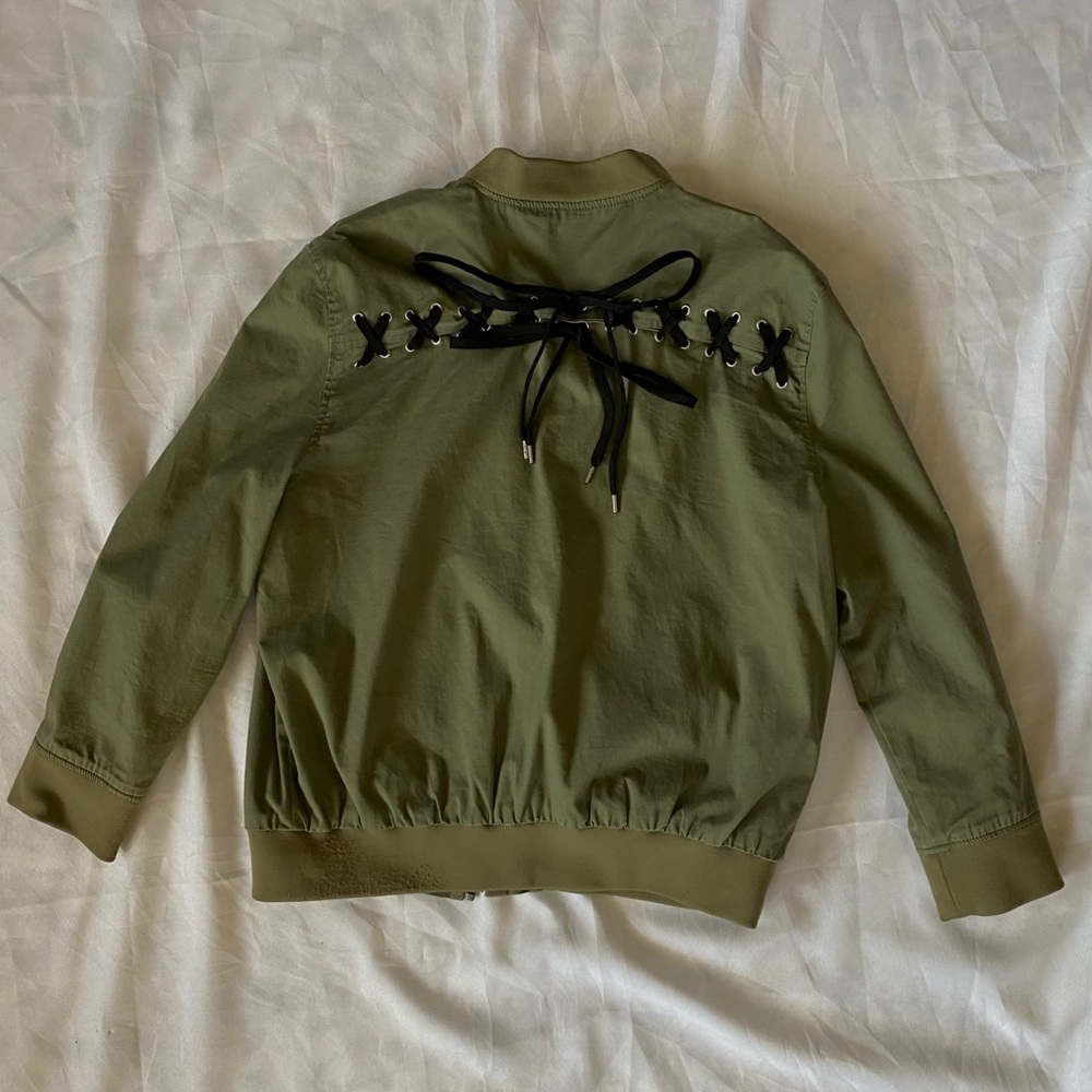 Vintage Zip Up Olive Green Bomber with Pockets 

Not too thick or thin material